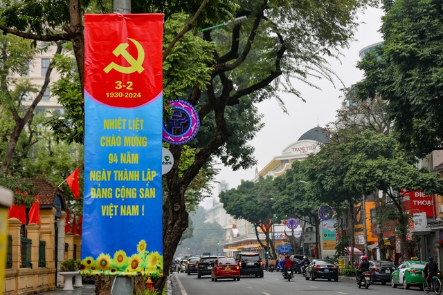 Hà Nội rực rỡ cờ hoa mừng Đảng, mừng Xuân Giáp Thìn 2024- Ảnh 6.