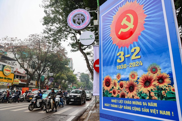 Hà Nội rực rỡ cờ hoa mừng Đảng, mừng Xuân Giáp Thìn 2024- Ảnh 8.
