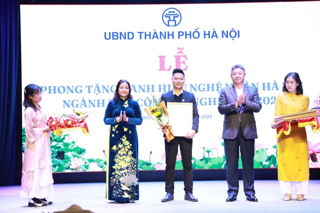 Phong tặng danh hiệu ‘Nghệ nhân Hà Nội’ cho 42 cá nhân- Ảnh 1. Phong tặng danh hiệu ‘Nghệ nhân Hà Nội’ cho 42 cá nhân- Ảnh 1.
