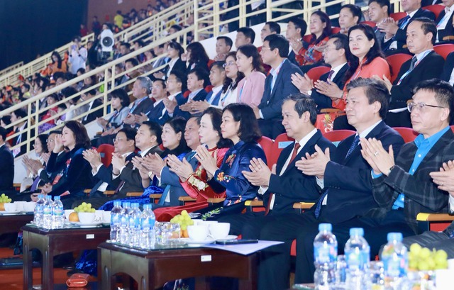 Khai mạc ngày hội thể thao lớn nhất của học sinh- Ảnh 1. Khai mạc ngày hội thể thao lớn nhất của học sinh- Ảnh 1.