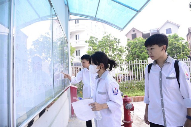 Tuyển sinh lớp 10 tại Hà Nội 2024: Học sinh cần lưu ý gì?- Ảnh 1.