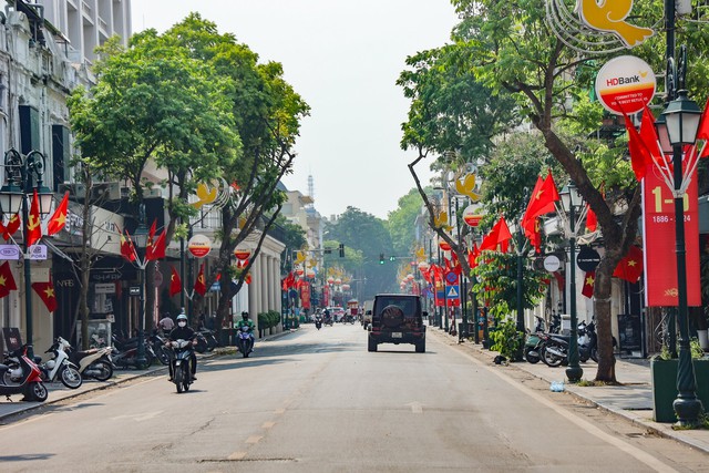 Thủ đô Hà Nội rợp màu cờ hoa dịp lễ 30/4-/1/5- Ảnh 6.