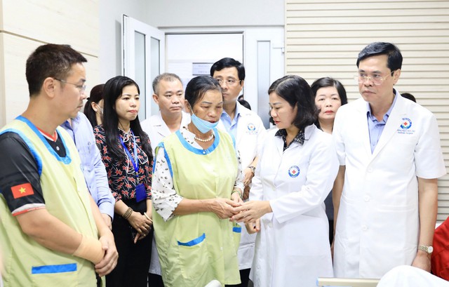Lãnh đạo TP. Hà Nội thăm hỏi nạn nhân vụ cháy tại quận Hoàng Mai- Ảnh 2.