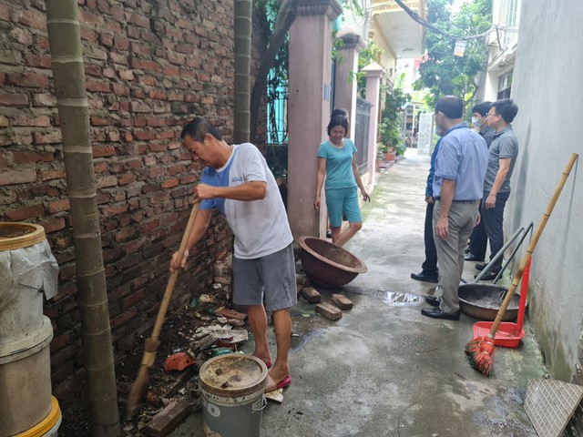 Tập trung giám sát, phòng chống dịch bệnh sốt xuất huyết tăng cao- Ảnh 1.