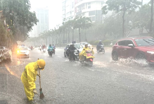 Sẵn sàng ứng trực, giải quyết thoát nước- Ảnh 1.