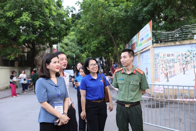 Hơn 105.000 học sinh Hà Nội thi ngữ văn trong sáng nay- Ảnh 3.