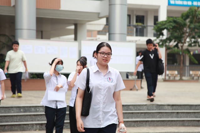 Hơn 105.000 học sinh Hà Nội thi ngữ văn trong sáng nay- Ảnh 4.