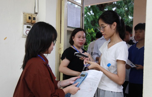Hà Nội hoàn thành kỳ thi tuyển sinh lớp 10 THPT công lập không chuyên- Ảnh 1.