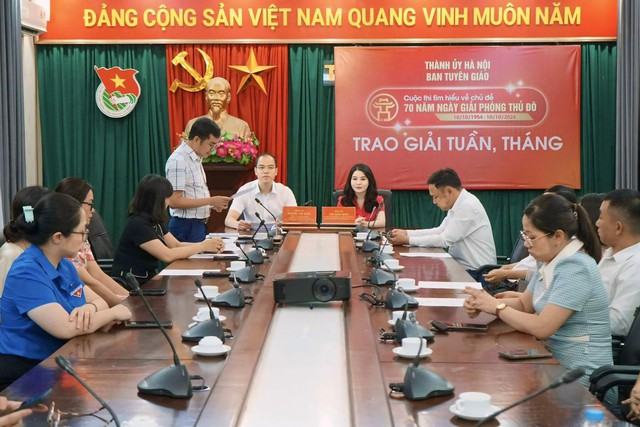 Trao giải ‘Cuộc thi tìm hiểu 70 năm Ngày Giải phóng Thủ đô’- Ảnh 1.