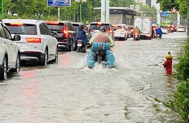 Hà Nội yêu cầu các địa phương ven sông đề phòng nguy cơ nước lên- Ảnh 1.