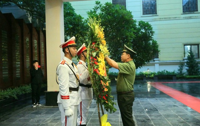 Công an Hà Nội tổ chức các hoạt động kỷ niệm 77 năm Ngày Thương binh - Liệt sĩ- Ảnh 1.