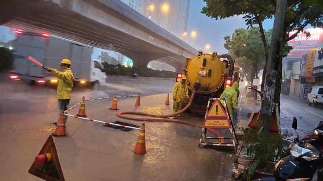 Tập trung thoát nước sau những cơn mưa kéo dài- Ảnh 1.