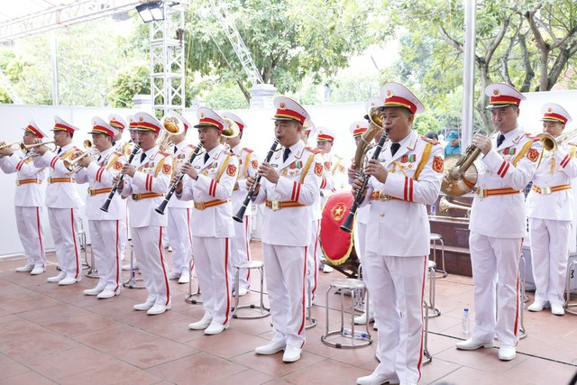 Hàng chục ngàn người đến Lễ viếng Tổng Bí thư Nguyễn Phú Trọng tại quê nhà Đông Anh- Ảnh 1.