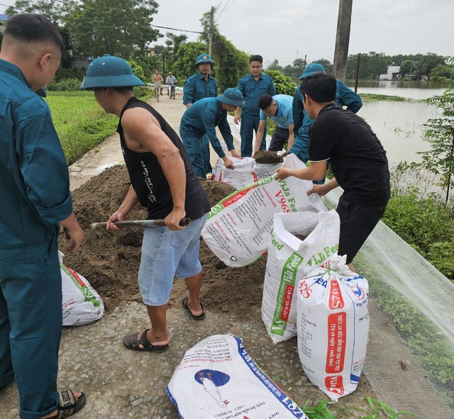 Hà Nội hỗ trợ người dân khắc phục hậu quả do mưa lũ- Ảnh 9.