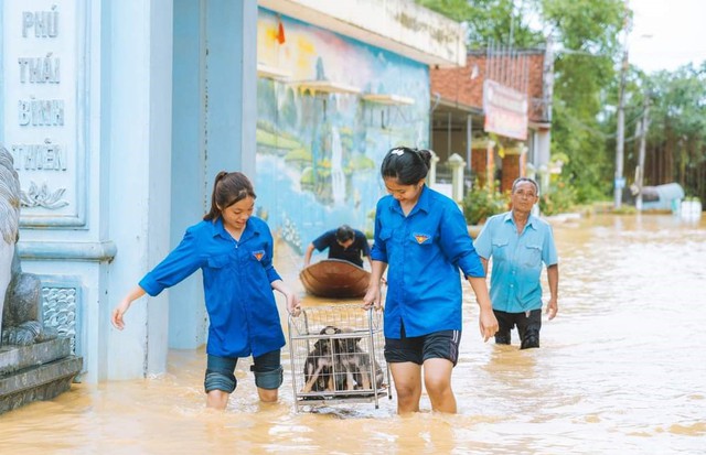 Hà Nội hỗ trợ người dân khắc phục hậu quả do mưa lũ- Ảnh 7.