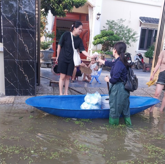 Hà Nội hỗ trợ người dân khắc phục hậu quả do mưa lũ- Ảnh 5.