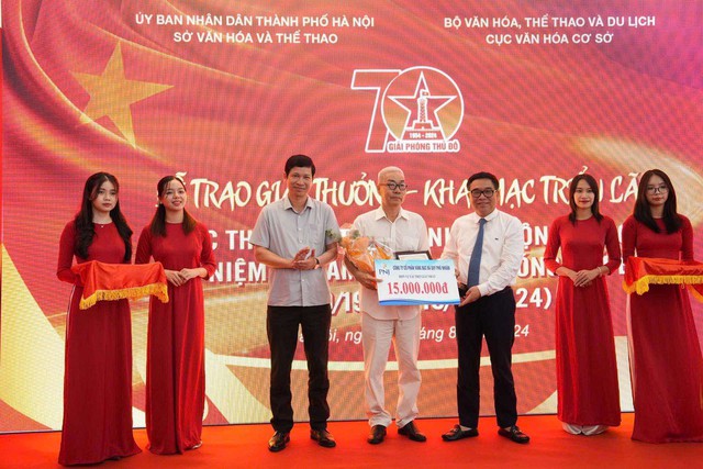 Trao giải Cuộc thi Sáng tác tranh cổ động và logo kỷ niệm 70 năm Ngày Giải phóng Thủ đô- Ảnh 2.