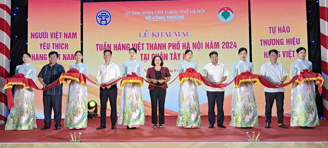 Khai mạc Tuần hàng Việt thành phố Hà Nội năm 2024 - Ảnh 1.