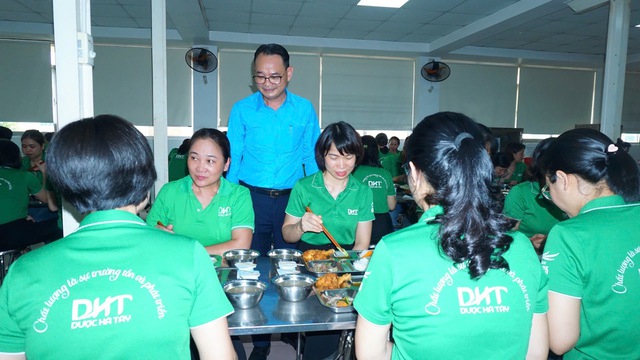 Ấm cúng bữa cơm Công đoàn- Ảnh 2.