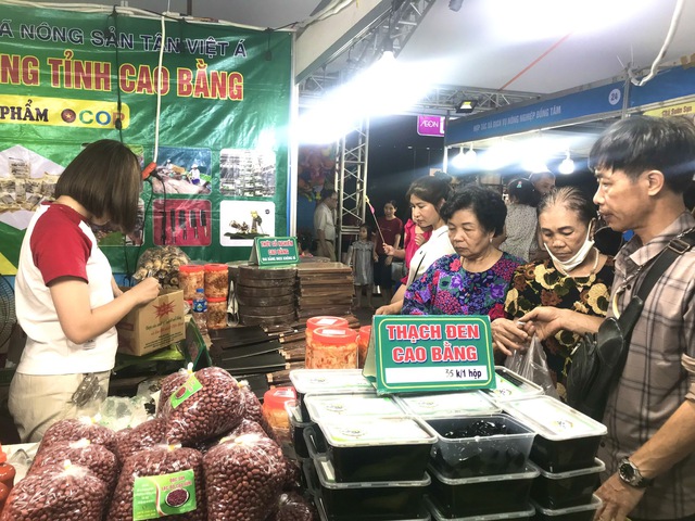 Sản phẩm OCOP ngày càng ‘hút’ khách - Ảnh 1.