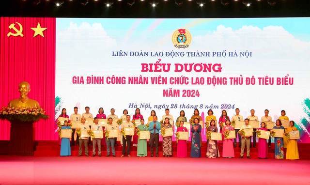 Biểu dương 100 gia đình công nhân tiêu biểu năm 2024- Ảnh 2.