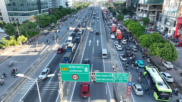 Giao thông cửa ngõ Thủ đô dần 'tăng nhiệt' trước kỳ nghỉ lễ 2/9- Ảnh 3. Giao thông cửa ngõ Thủ đô dần 'tăng nhiệt' trước kỳ nghỉ lễ 2/9- Ảnh 3.