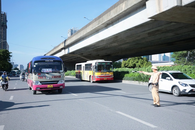Giao thông cửa ngõ Thủ đô dần 'tăng nhiệt' trước kỳ nghỉ lễ 2/9- Ảnh 9. Giao thông cửa ngõ Thủ đô dần 'tăng nhiệt' trước kỳ nghỉ lễ 2/9- Ảnh 9.