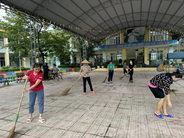 Phòng chống dịch bệnh, phục hổi sản xuất sau mưa lũ- Ảnh 3. Phòng chống dịch bệnh, phục hổi sản xuất sau mưa lũ- Ảnh 3.