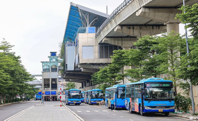 Kết nối các tuyến buýt với đường sắt đô thị Nhổn-ga Hà Nội- Ảnh 1.