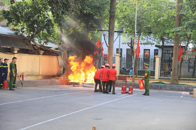 Phong trào ‘Toàn dân bảo vệ an ninh Tổ quốc’ cần phát triển sâu rộng hơn- Ảnh 2. Phong trào ‘Toàn dân bảo vệ an ninh Tổ quốc’ cần phát triển sâu rộng hơn- Ảnh 2.