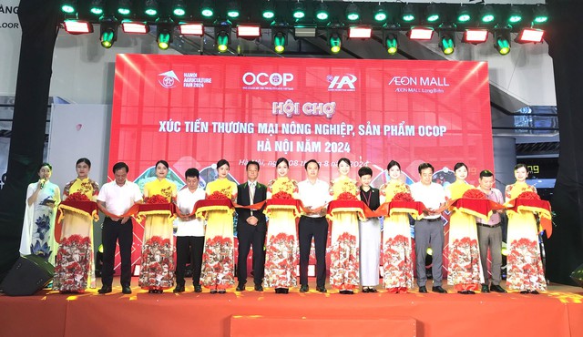 Khai mạc Hội chợ Xúc tiến thương mại nông nghiệp, sản phẩm OCOP năm 2024- Ảnh 1. Khai mạc Hội chợ Xúc tiến thương mại nông nghiệp, sản phẩm OCOP năm 2024- Ảnh 1.