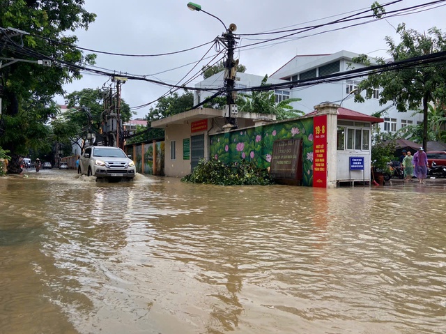 Hà Nội: Các quận, huyện ứng phó ngập lụt, bảo đảm an toàn cho người dân- Ảnh 1.