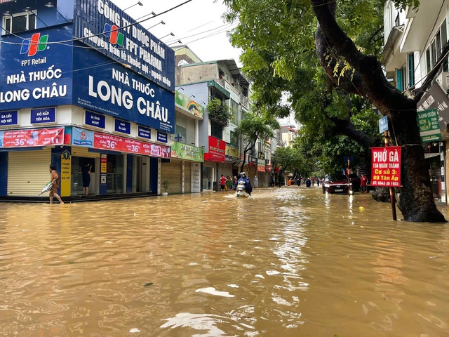 Hà Nội: Các quận, huyện ứng phó ngập lụt, bảo đảm an toàn cho người dân- Ảnh 5.