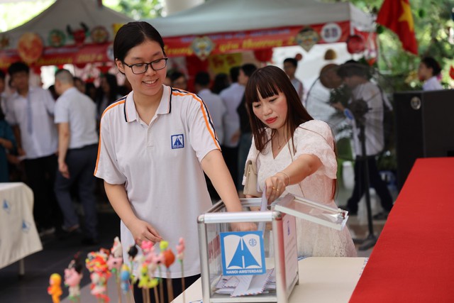 'Trung thu yêu thương' gây quỹ ủng hộ đồng bào - Ảnh 2.