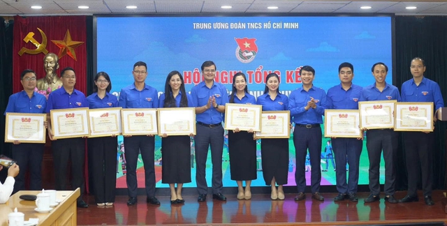 Hơn 10,7 triệu lượt đoàn viên, thanh niên tham gia hoạt động tình nguyện hè 2024- Ảnh 1.