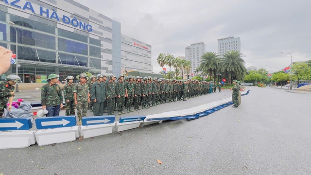 Bí thư Hà Nội: Không để thiếu thực phẩm, thuốc men, vật tư y tế- Ảnh 2.