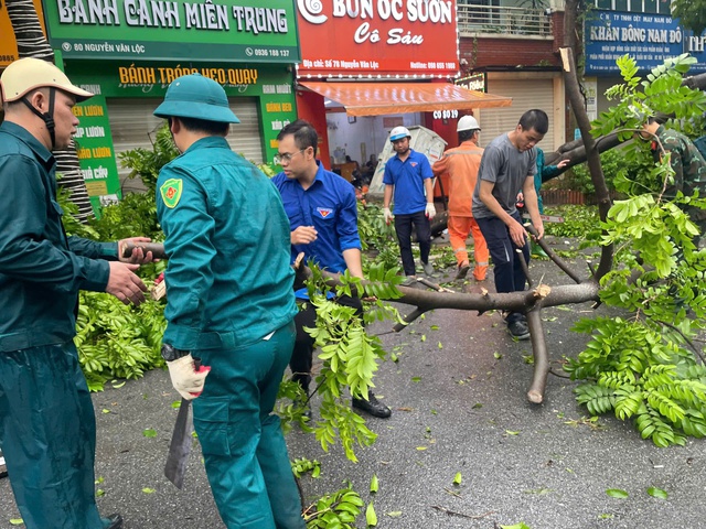 Thanh niên Thủ đô xung kích khắc phục hậu quả bão Yagi- Ảnh 4.