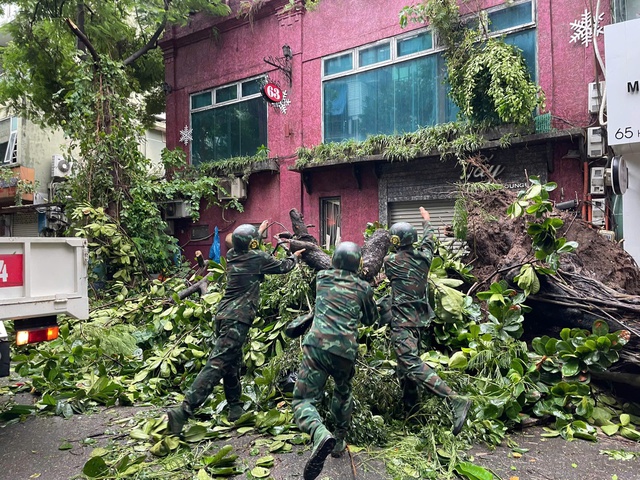 Thanh niên Thủ đô xung kích khắc phục hậu quả bão Yagi- Ảnh 5.