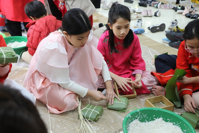 Đưa Tết cổ truyền vào trường học: Gieo mầm văn hóa, nuôi dưỡng tình yêu dân tộc- Ảnh 4.