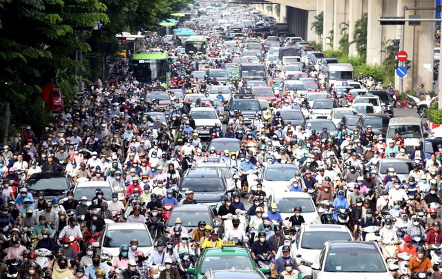 ‘Hiến kế’ giảm ùn tắc giao thông kéo dài - Ảnh 1.