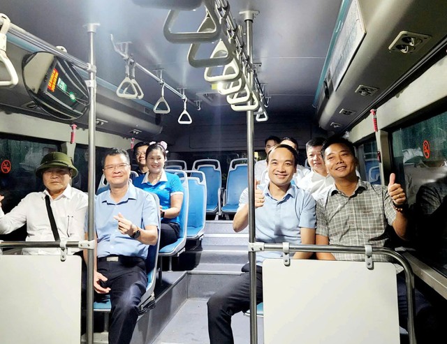 Hà Nội vận hành tuyến buýt kết nối tới xã đảo duy nhất của Thủ đô- Ảnh 1.