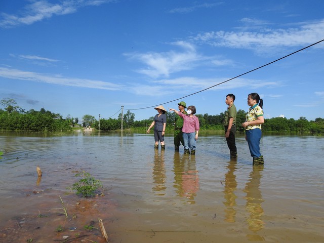 Nước sông Cầu rút chậm, vẫn còn nhiều điểm ngập sâu- Ảnh 1. Nước sông Cầu rút chậm, vẫn còn nhiều điểm ngập sâu- Ảnh 1.