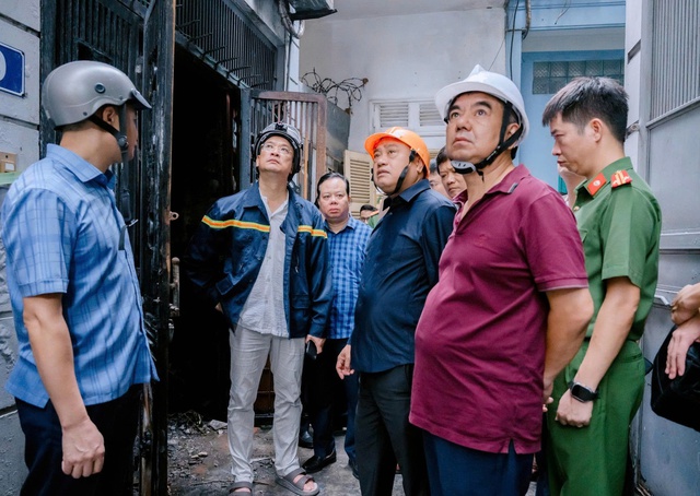 Chủ tịch TP. Hà Nội chỉ đạo khẩn trương khắc phục hậu quả vụ cháy tại ngõ 180 Kim Hoa- Ảnh 1.