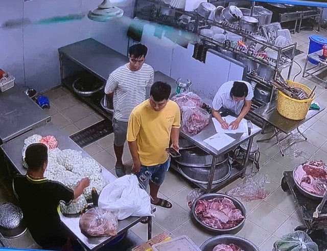 Xử lý kịp thời vi phạm an toàn thực phẩm tại Trường Tiểu học Cự Khê- Ảnh 1. Xử lý kịp thời vi phạm an toàn thực phẩm tại Trường Tiểu học Cự Khê- Ảnh 1.