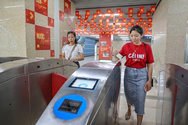 Thử nghiệm tính năng vé tháng điện tử định danh trên Metro Cát Linh - Hà Đông - Ảnh 1.