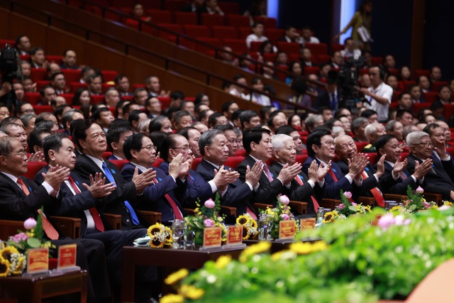 Khai mạc Đại hội Đảng bộ Hà Nội: Xây dựng Thủ đô “Văn hiến-Văn minh-Hiện đại”- Ảnh 2. Khai mạc Đại hội Đảng bộ Hà Nội: Xây dựng Thủ đô “Văn hiến-Văn minh-Hiện đại”- Ảnh 2.