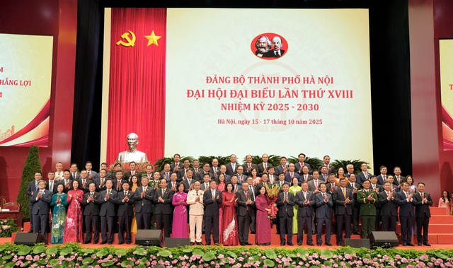 Hà Nội: Ra mắt Ban Chấp hành Đảng bộ Thành phố khóa XVIII- Ảnh 1. Hà Nội: Ra mắt Ban Chấp hành Đảng bộ Thành phố khóa XVIII- Ảnh 1.
