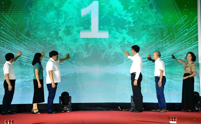Khai mạc Triển lãm sản phẩm OCOP, làng nghề phục vụ du lịch tại Thạch Thất- Ảnh 1. Khai mạc Triển lãm sản phẩm OCOP, làng nghề phục vụ du lịch tại Thạch Thất- Ảnh 1.