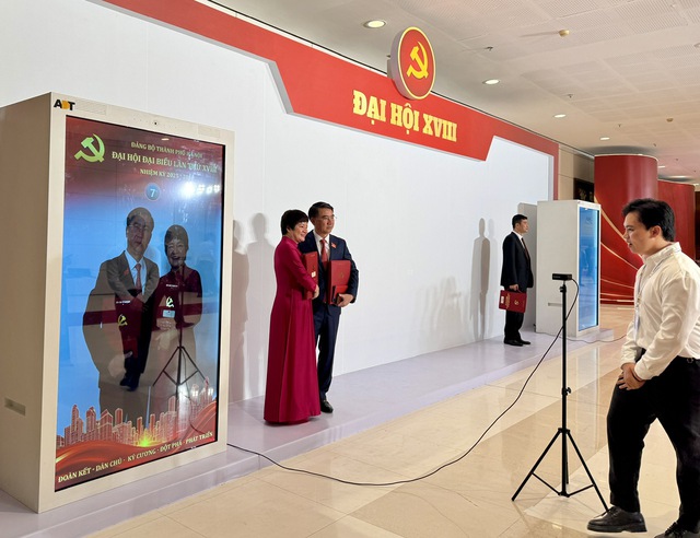 Lần đầu tiên công nghệ số được ứng dụng tại Đại hội Đảng bộ TP. Hà Nội - Ảnh 4. Lần đầu tiên công nghệ số được ứng dụng tại Đại hội Đảng bộ TP. Hà Nội - Ảnh 4.