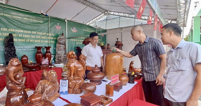 Khai mạc Triển lãm sản phẩm OCOP, làng nghề phục vụ du lịch tại Thạch Thất- Ảnh 2. Khai mạc Triển lãm sản phẩm OCOP, làng nghề phục vụ du lịch tại Thạch Thất- Ảnh 2.
